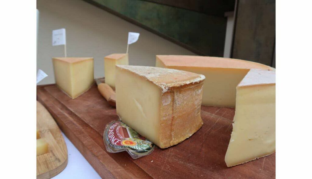 Recevoir sans stress : le plateau de fromages qui sauve un dîner